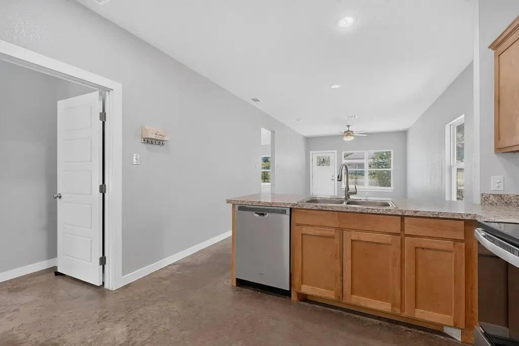 213 S Baugh Street Alvarado TX 76009