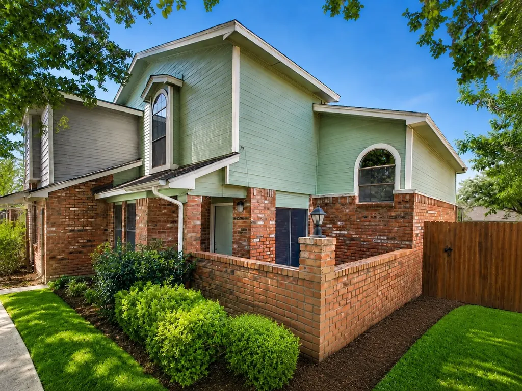 4432 Hulen Circle W Fort Worth TX 76133