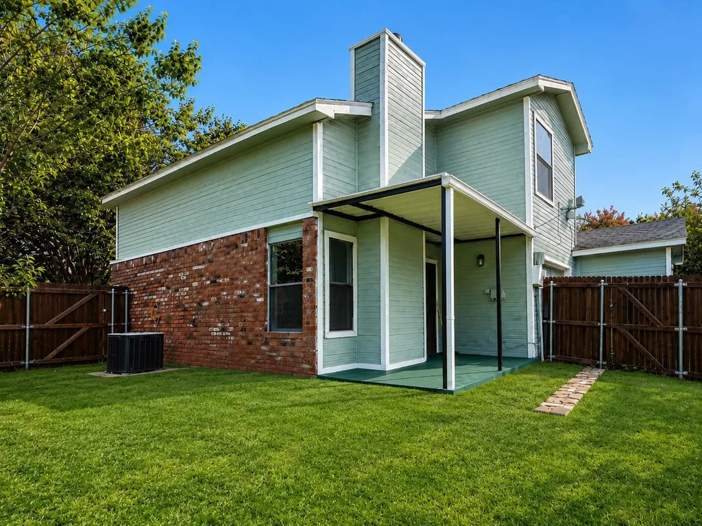 4432 Hulen Circle W Fort Worth TX 76133