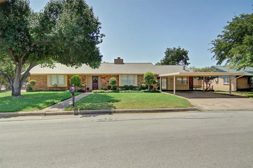 1706 Goodwin Drive Mineral Wells TX 76067
