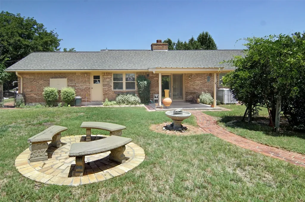 1706 Goodwin Drive Mineral Wells TX 76067