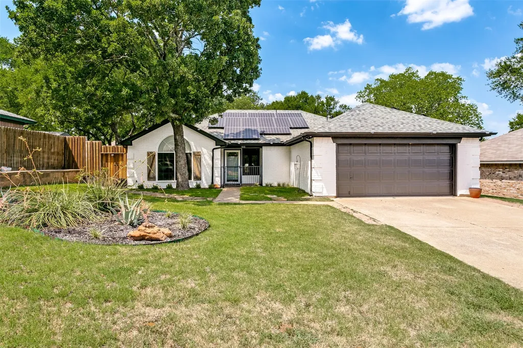 103 Hilltop Drive Kennedale TX 76060