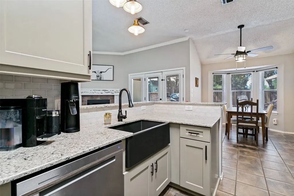 103 Hilltop Drive Kennedale TX 76060