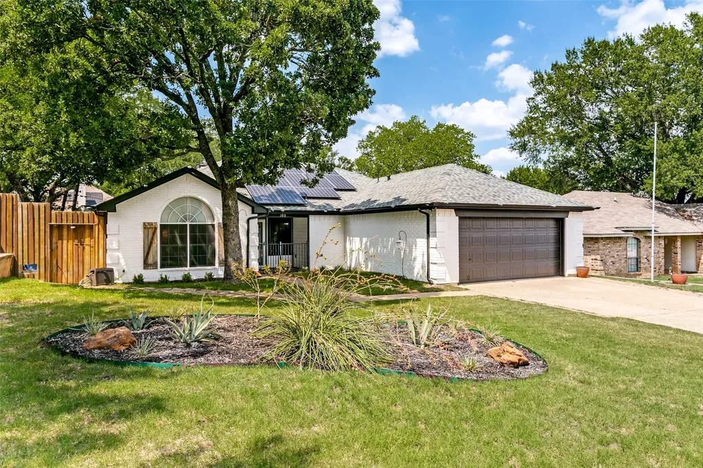 103 Hilltop Drive Kennedale TX 76060