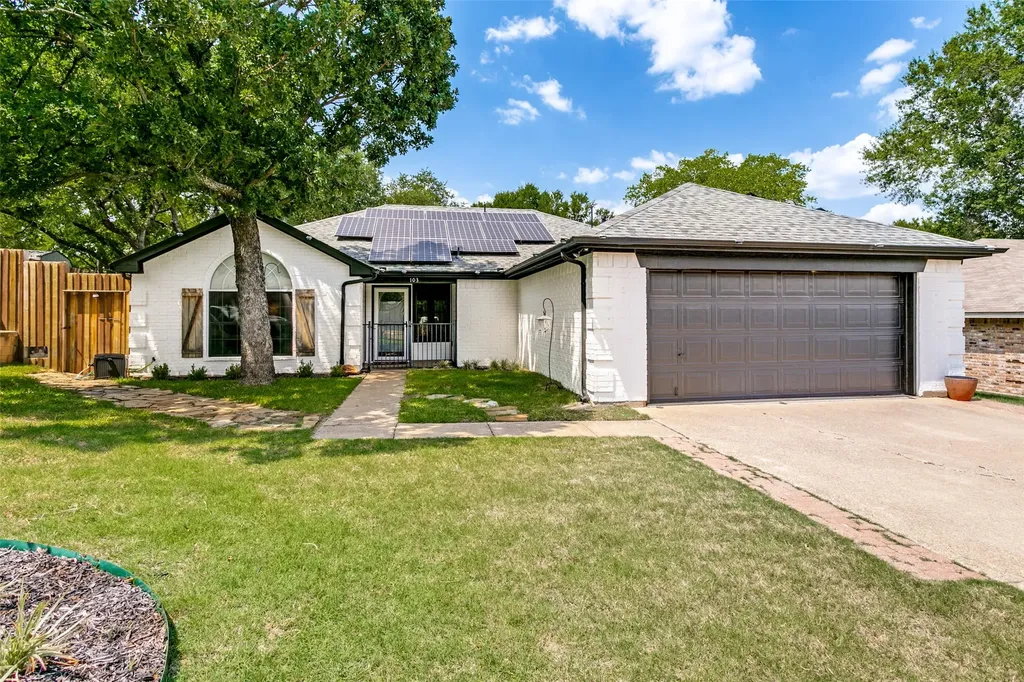 103 Hilltop Drive Kennedale TX 76060