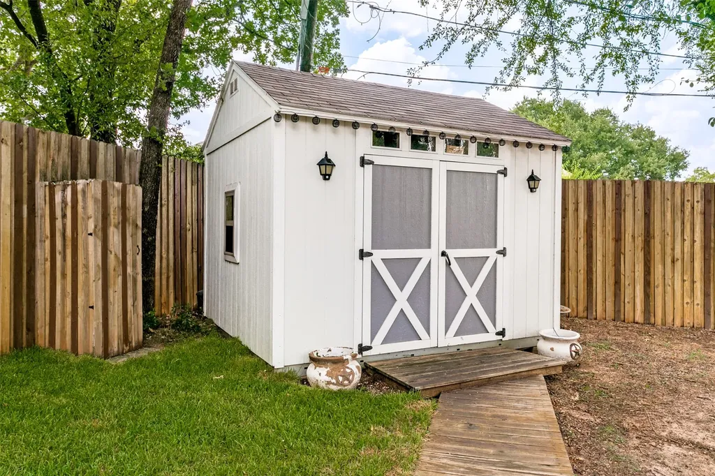 103 Hilltop Drive Kennedale TX 76060