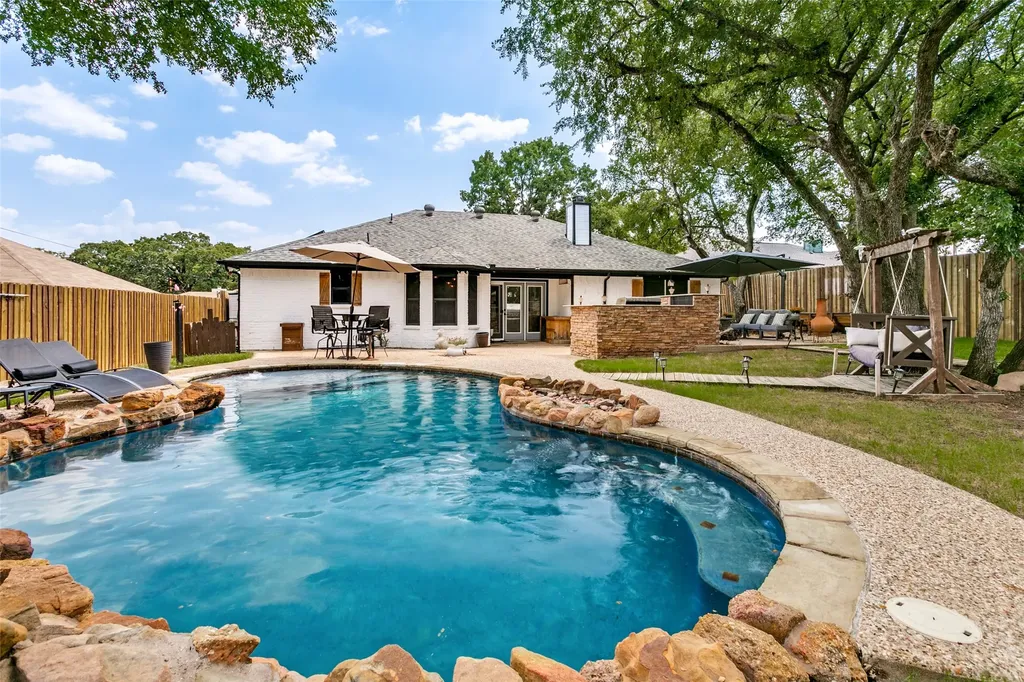 103 Hilltop Drive Kennedale TX 76060