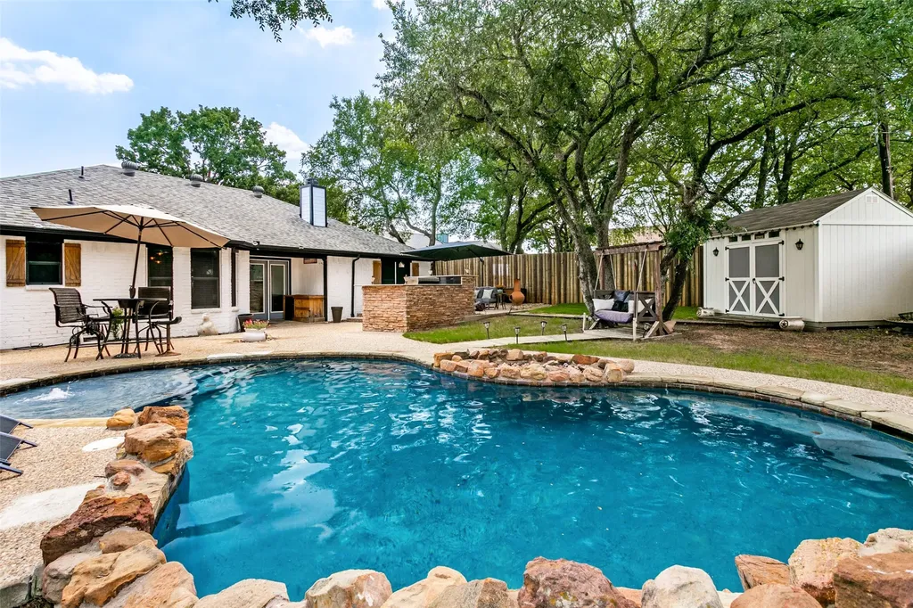 103 Hilltop Drive Kennedale TX 76060