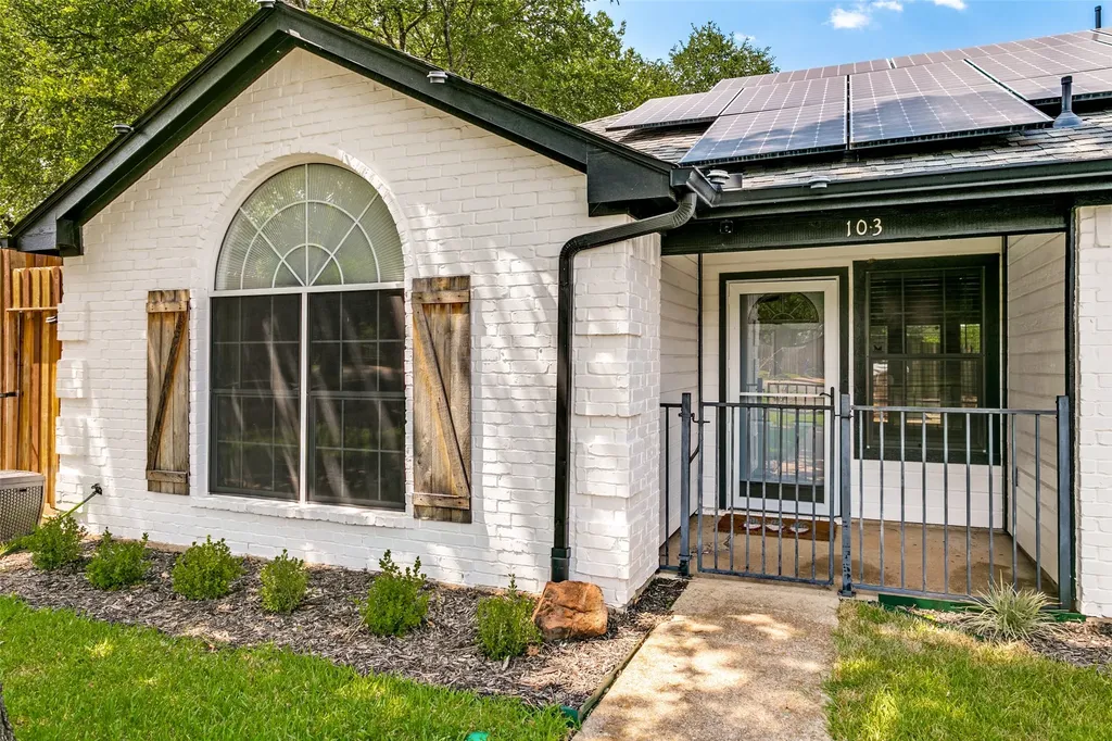103 Hilltop Drive Kennedale TX 76060