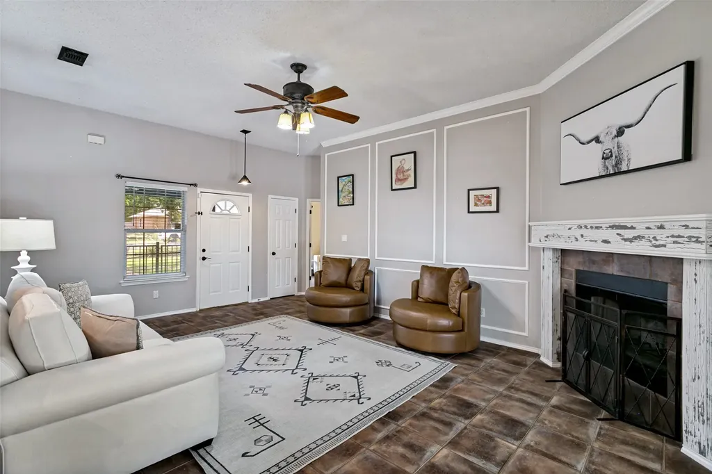 103 Hilltop Drive Kennedale TX 76060