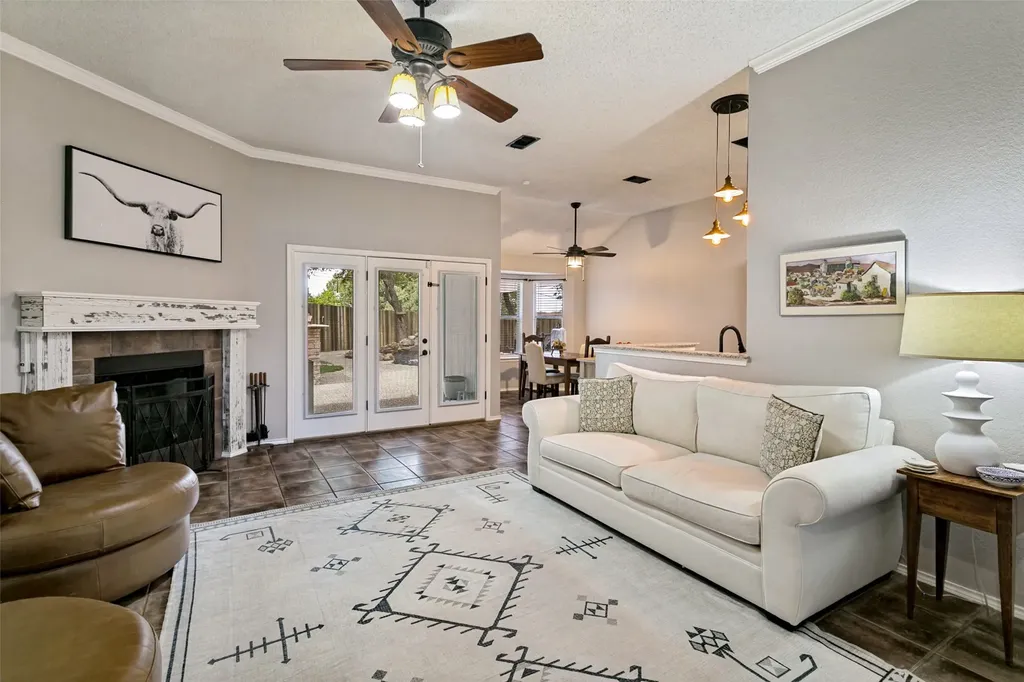 103 Hilltop Drive Kennedale TX 76060