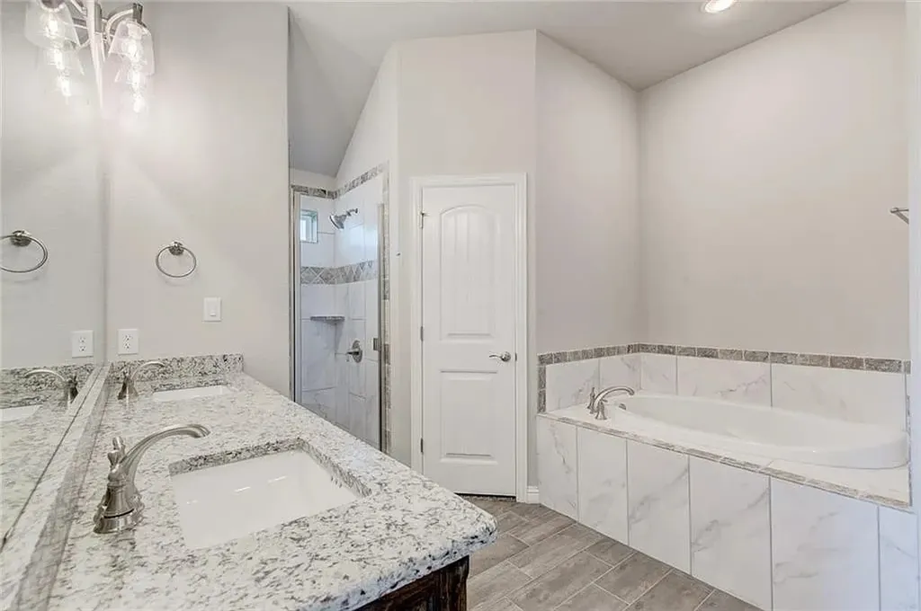 3050 Meandering Way Granbury TX 76049