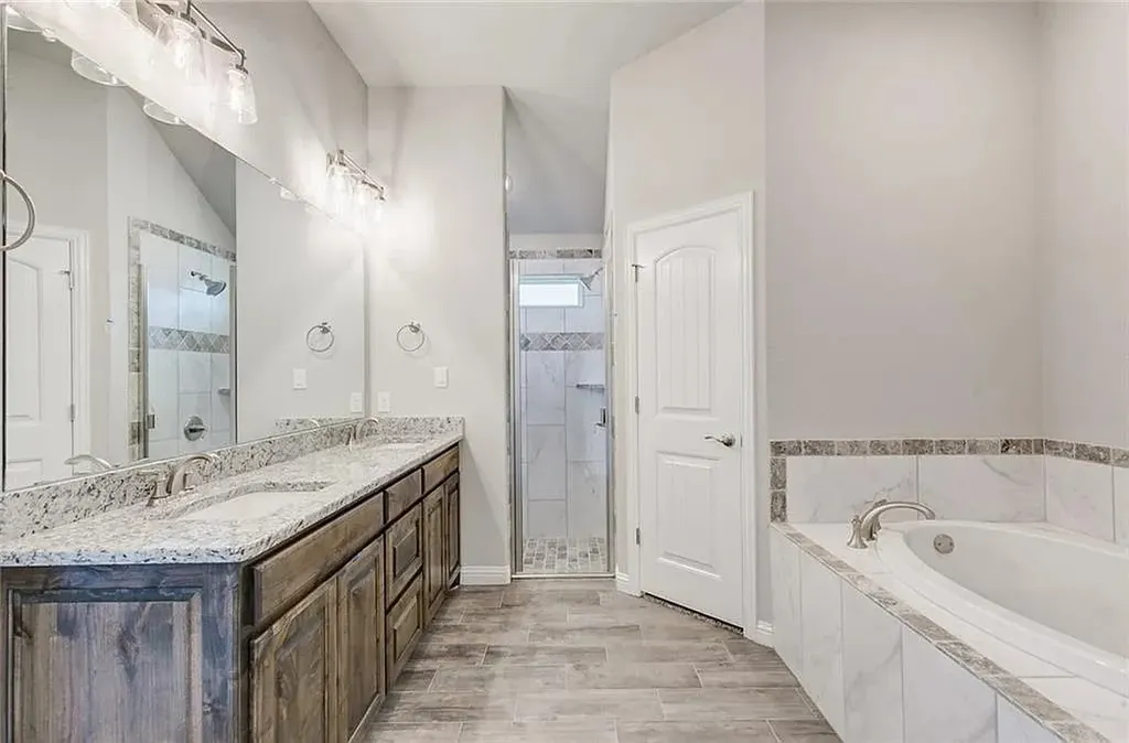 3050 Meandering Way Granbury TX 76049