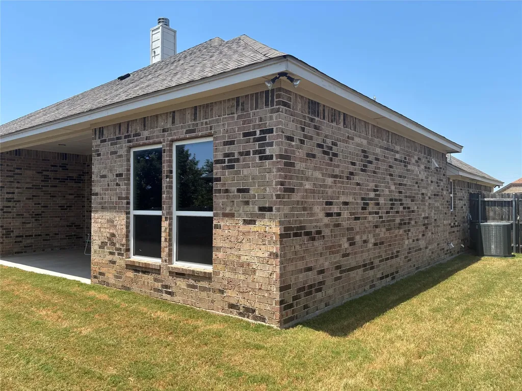 3050 Meandering Way Granbury TX 76049