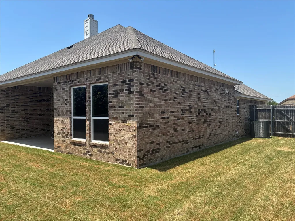 3050 Meandering Way Granbury TX 76049