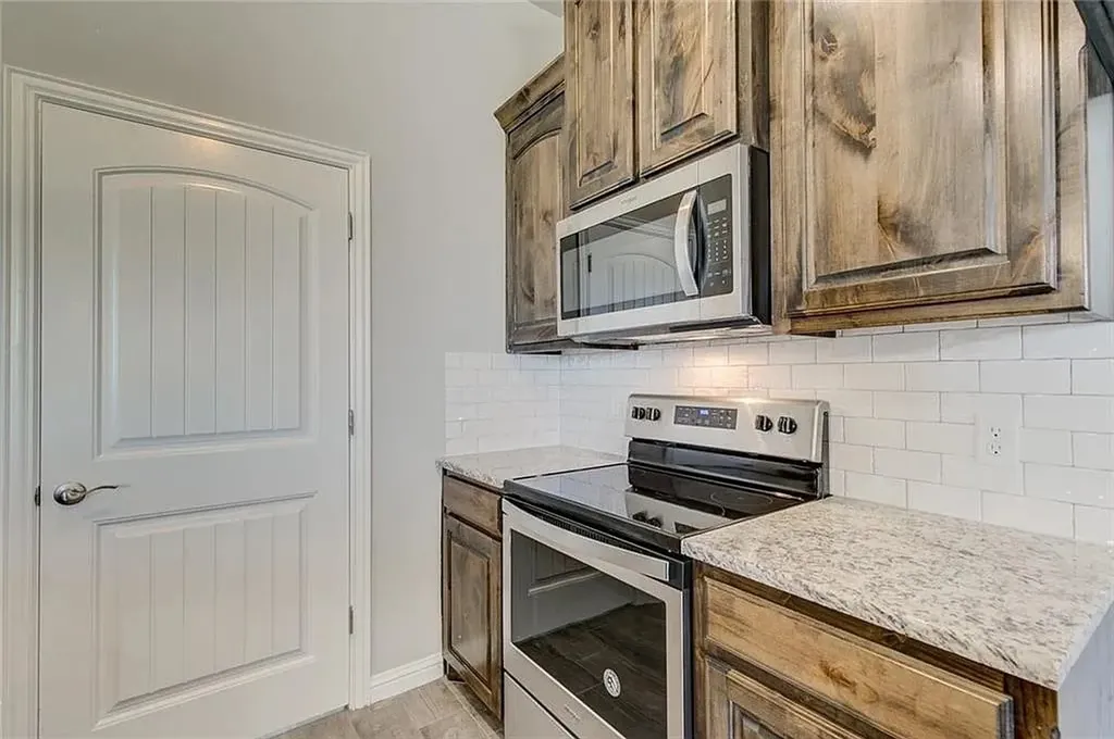 3050 Meandering Way Granbury TX 76049
