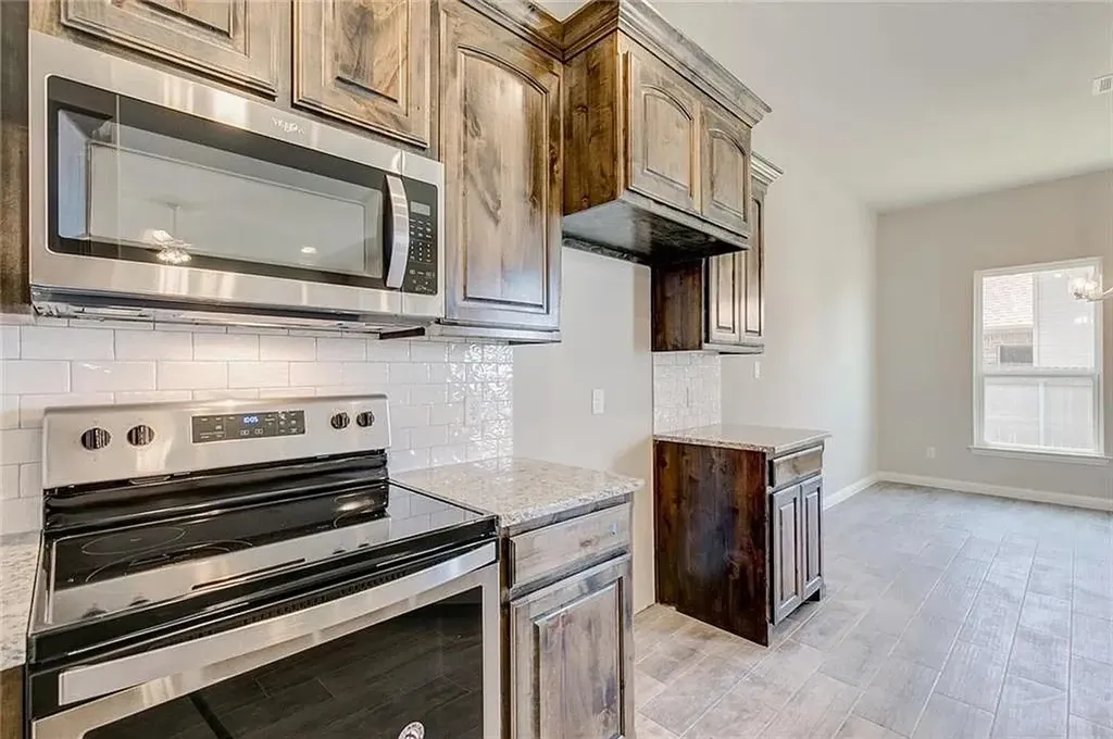 3050 Meandering Way Granbury TX 76049