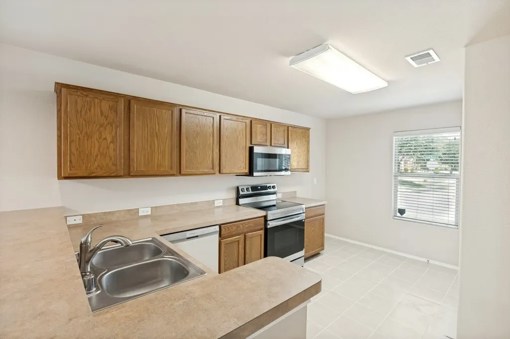 228 Great Plains Avenue Dallas TX 75241