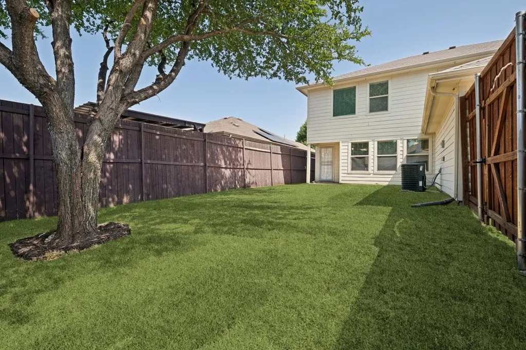 228 Great Plains Avenue Dallas TX 75241