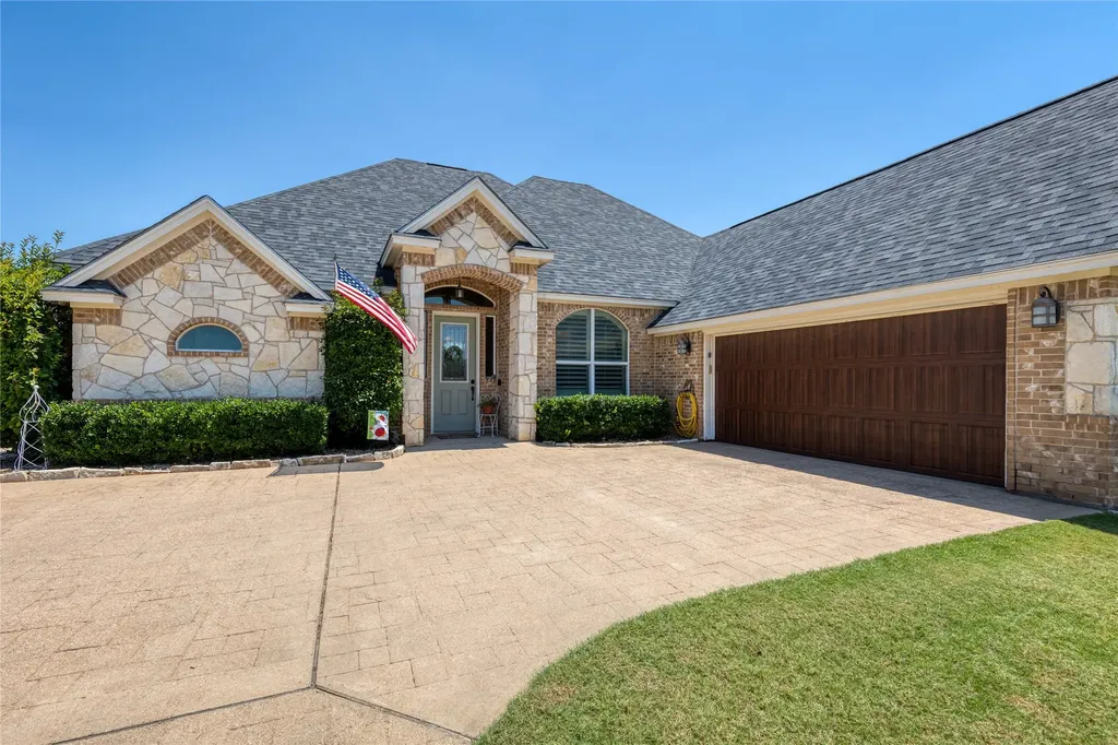 2821 Willow Ridge Circle Granbury TX 76049