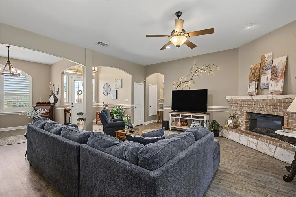 2821 Willow Ridge Circle Granbury TX 76049