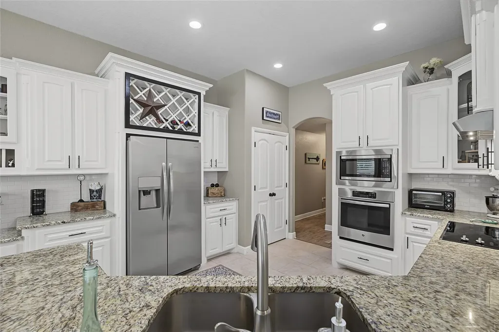 2821 Willow Ridge Circle Granbury TX 76049