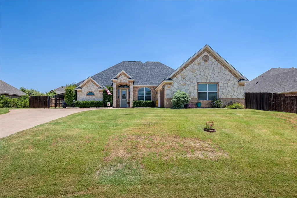 2821 Willow Ridge Circle Granbury TX 76049