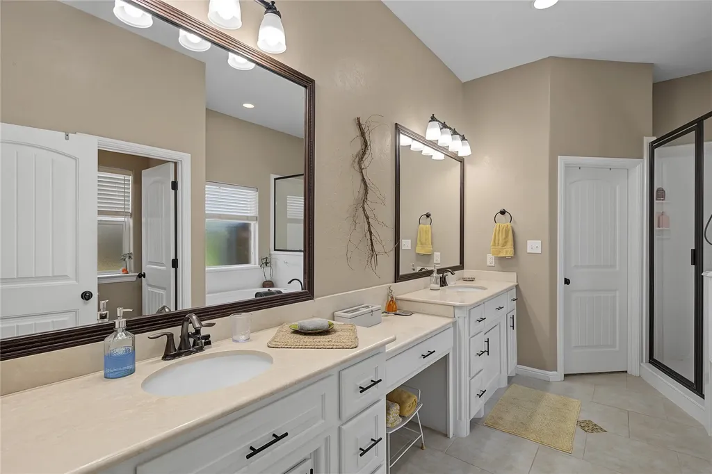 2821 Willow Ridge Circle Granbury TX 76049