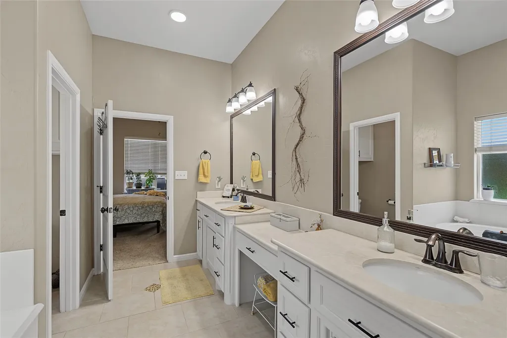 2821 Willow Ridge Circle Granbury TX 76049