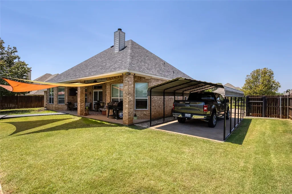 2821 Willow Ridge Circle Granbury TX 76049