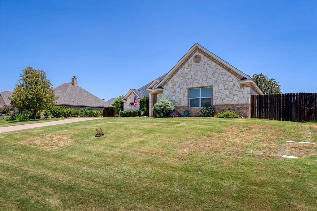 2821 Willow Ridge Circle Granbury TX 76049