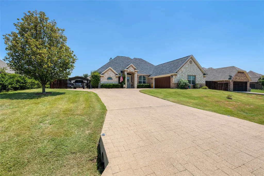 2821 Willow Ridge Circle Granbury TX 76049