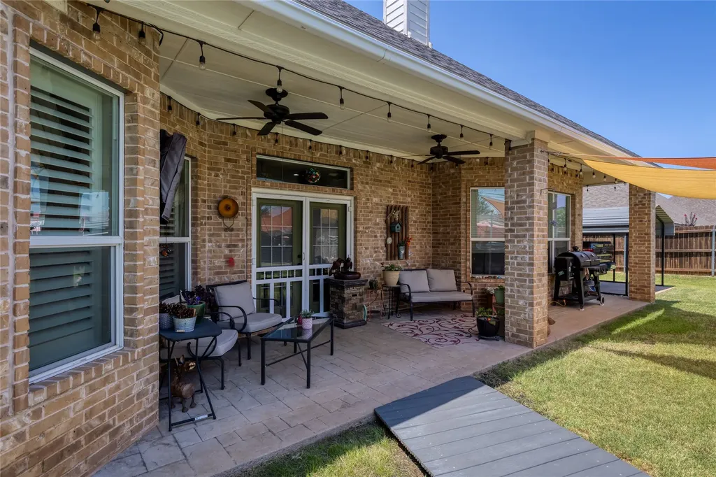 2821 Willow Ridge Circle Granbury TX 76049
