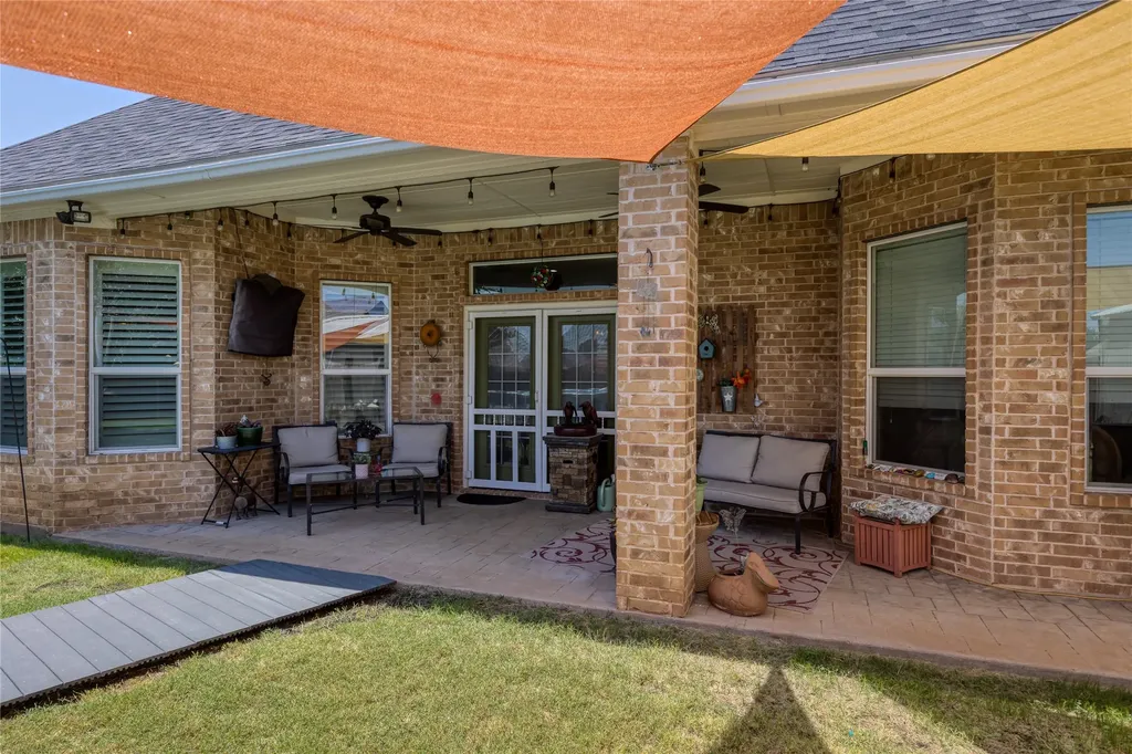 2821 Willow Ridge Circle Granbury TX 76049