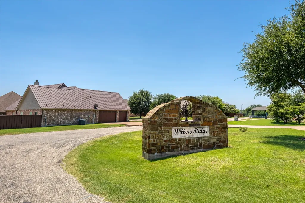 2821 Willow Ridge Circle Granbury TX 76049