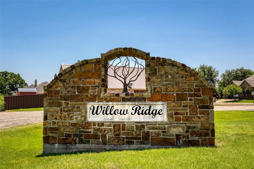 2821 Willow Ridge Circle Granbury TX 76049