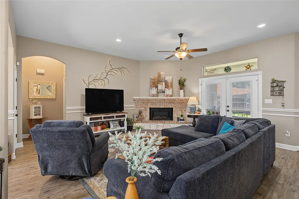 2821 Willow Ridge Circle Granbury TX 76049