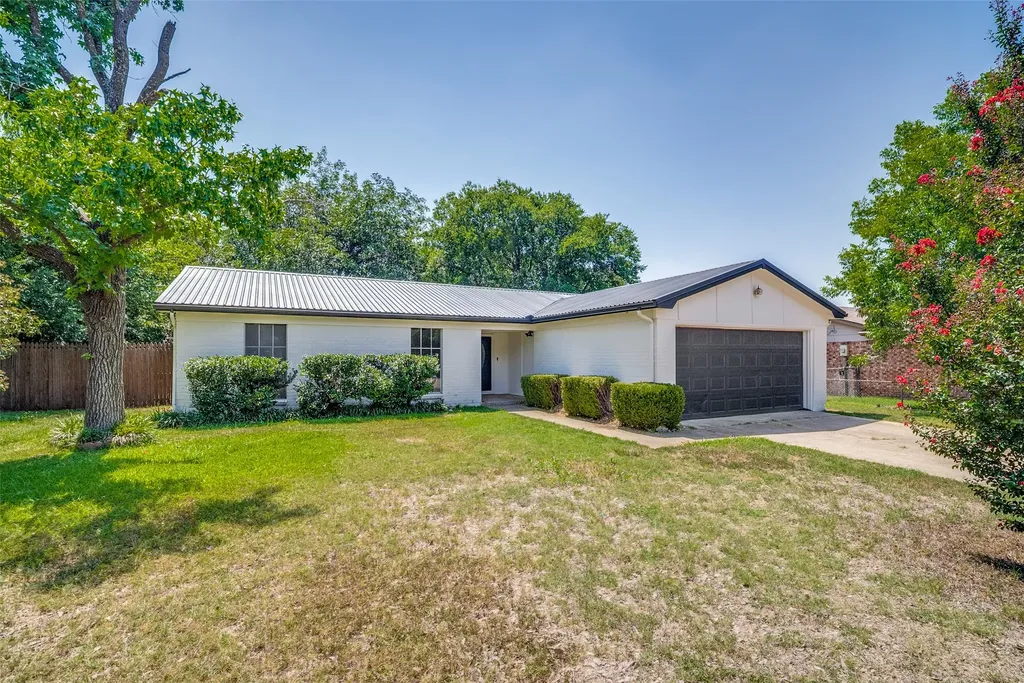 1907 Armstrong Street Cleburne TX 76033