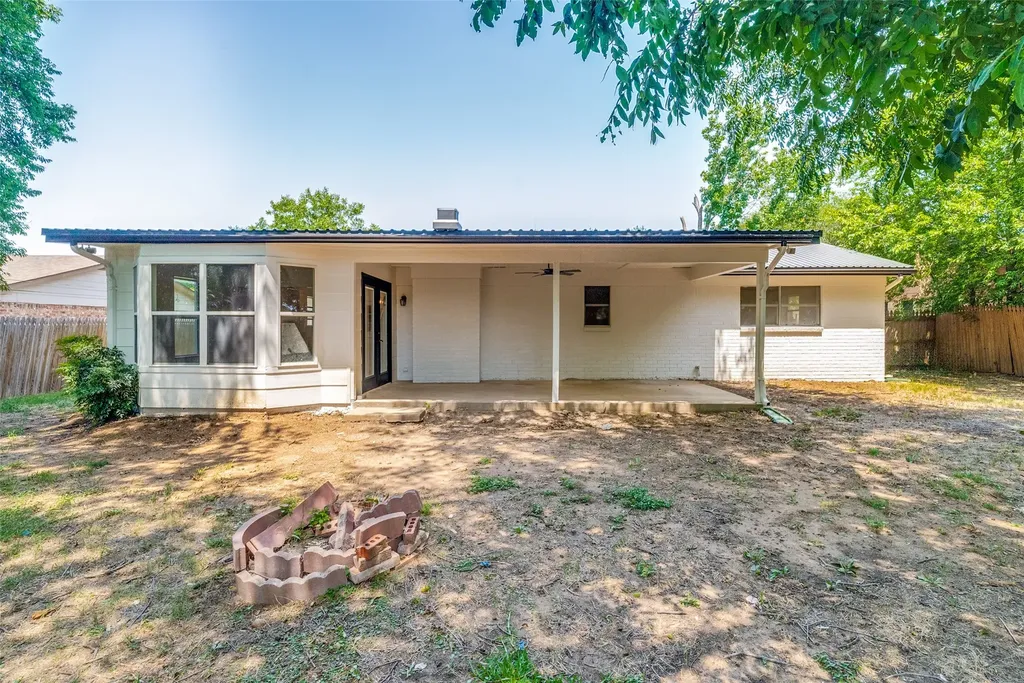 1907 Armstrong Street Cleburne TX 76033