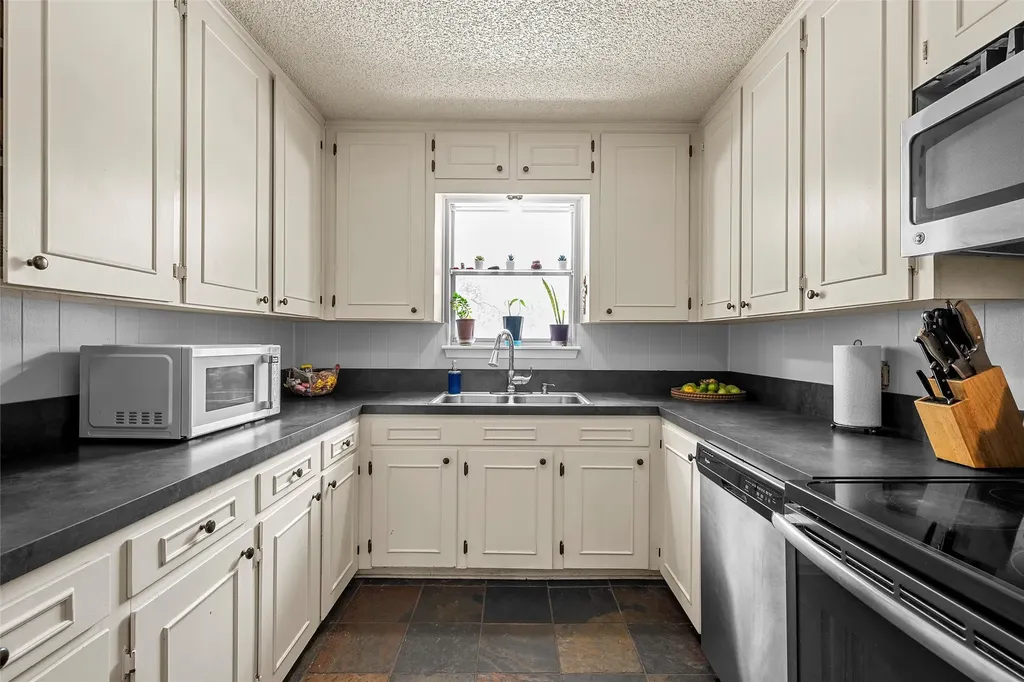 1047 Fort Hill Road Waco TX 76705