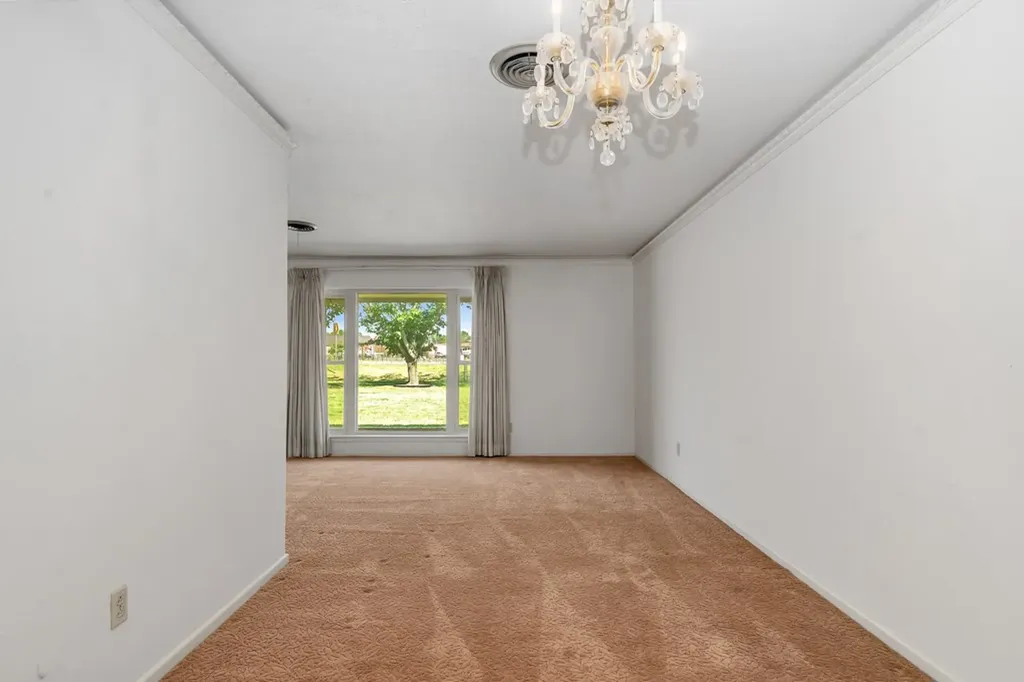 401 S Beverly Street Crowley TX 76036