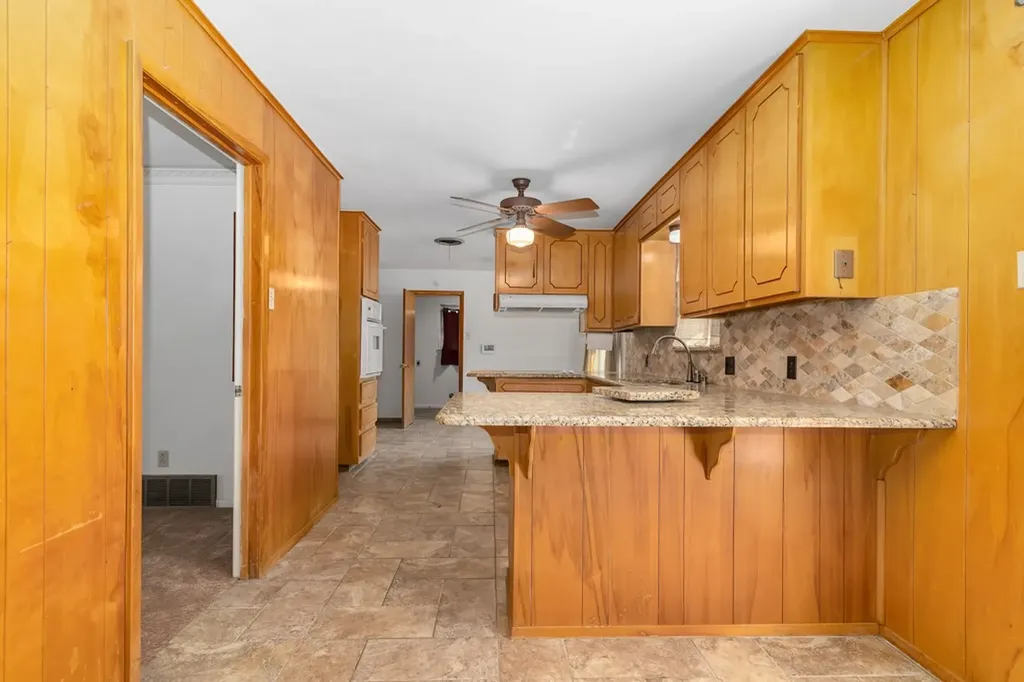 401 S Beverly Street Crowley TX 76036