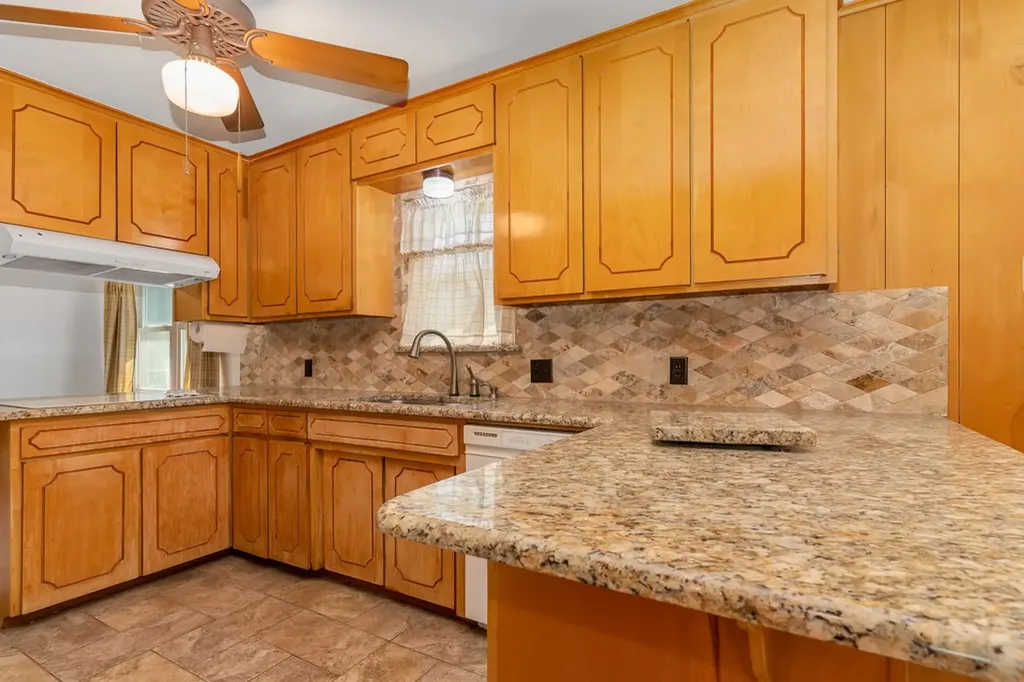 401 S Beverly Street Crowley TX 76036