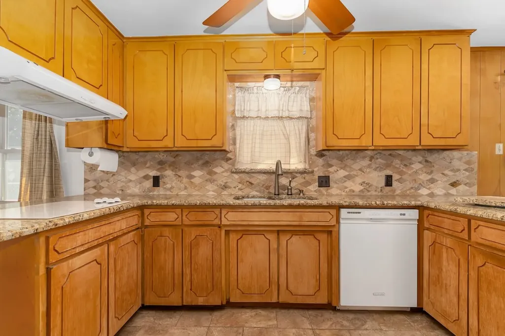 401 S Beverly Street Crowley TX 76036