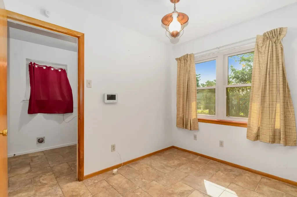 401 S Beverly Street Crowley TX 76036