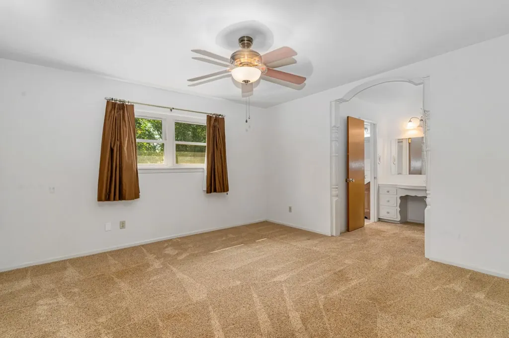 401 S Beverly Street Crowley TX 76036