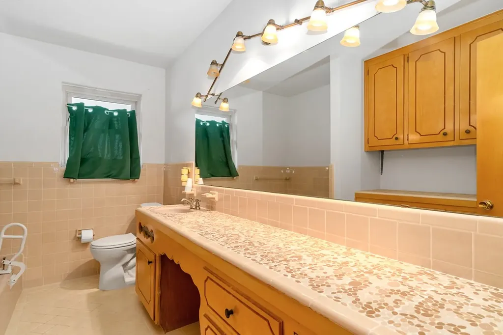 401 S Beverly Street Crowley TX 76036