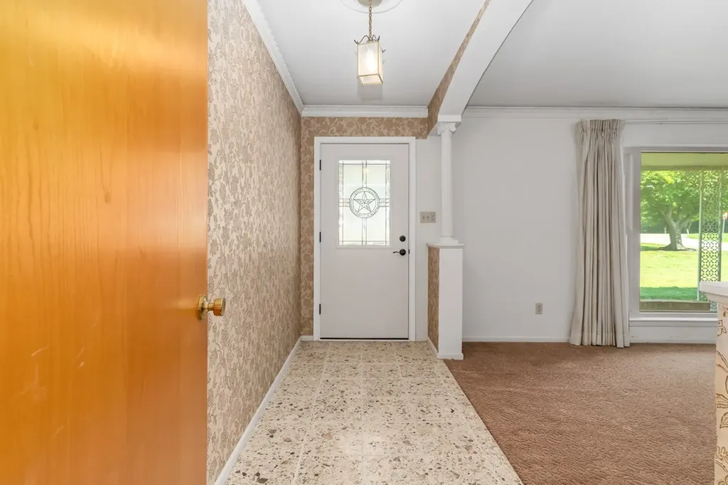 401 S Beverly Street Crowley TX 76036