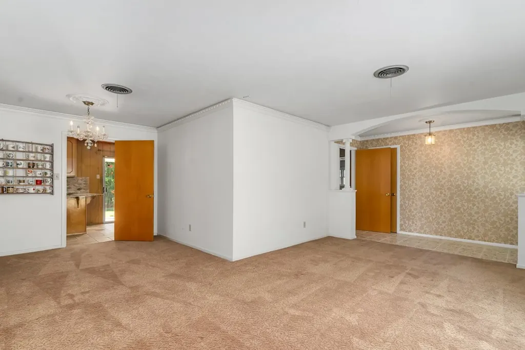401 S Beverly Street Crowley TX 76036