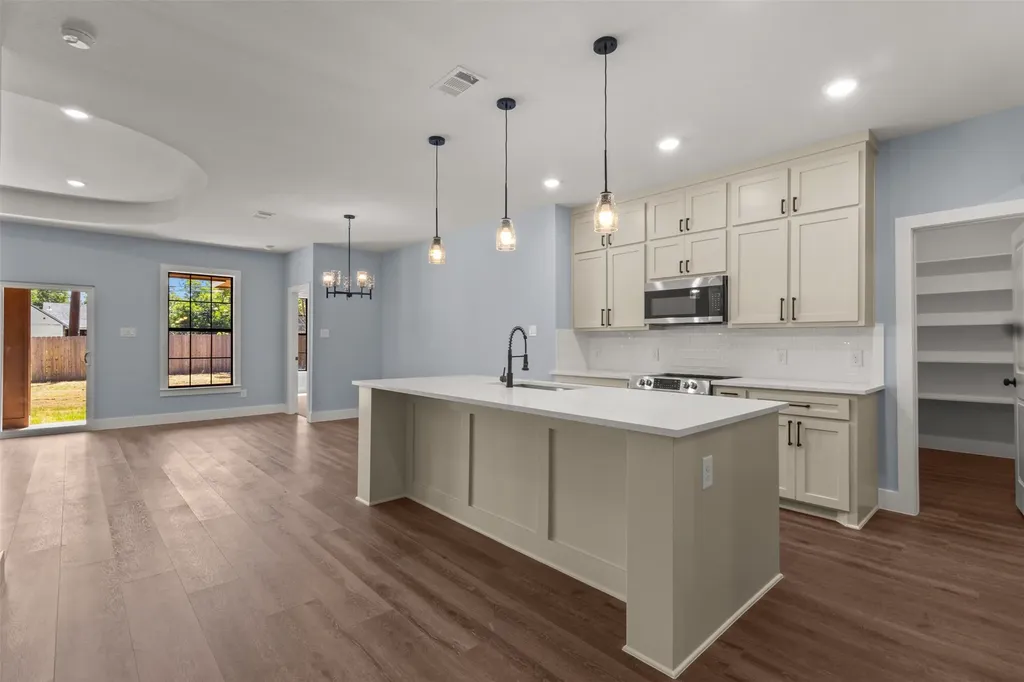 2618 Seevers Avenue Dallas TX 75216